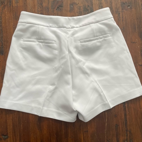 Banana Republic dress shorts - white - size 8 - Picture 2 of 3